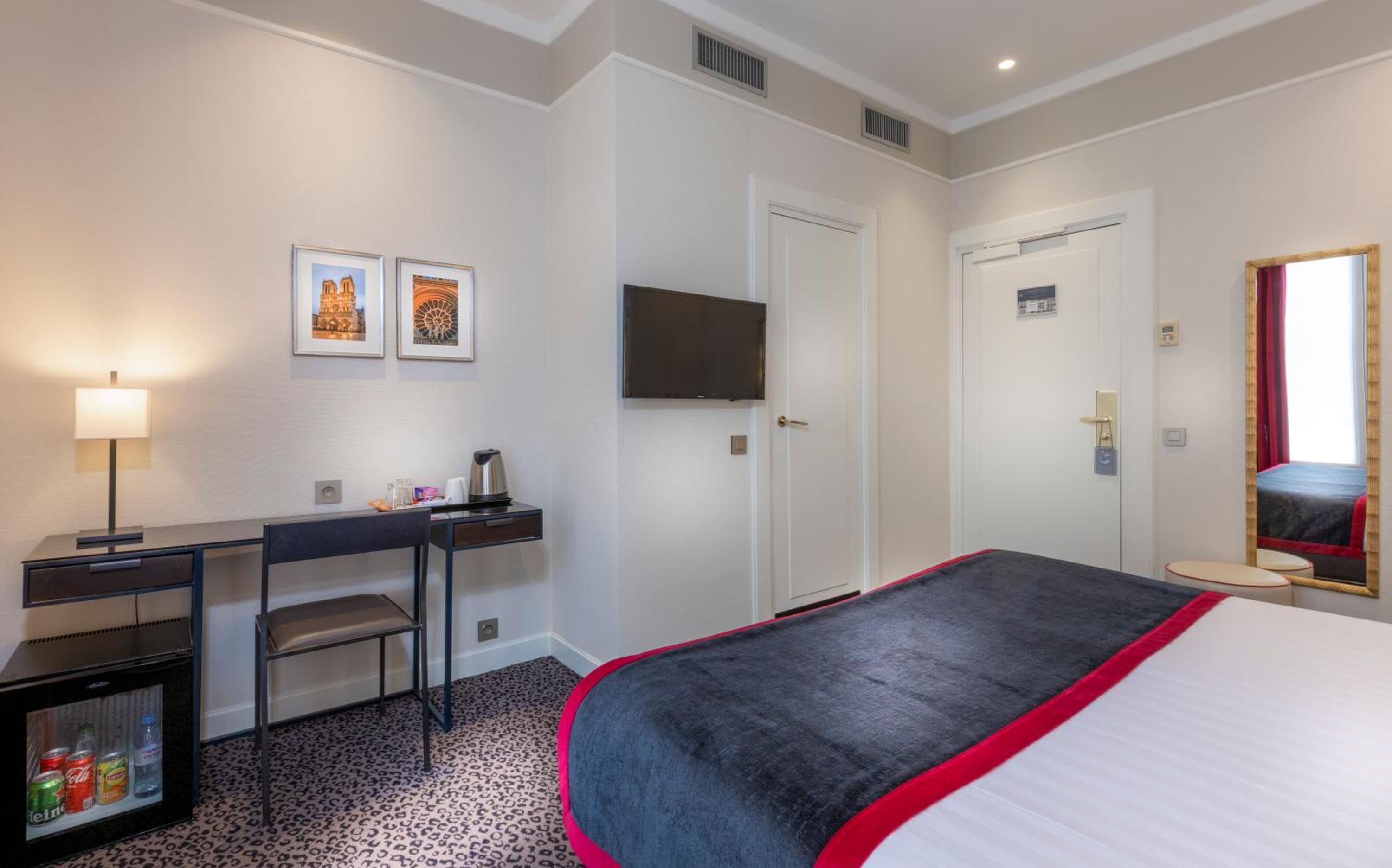 غرفة سوبيريور بحوض استحمام، Hotel Du Bois Champs-Elysees 2/10