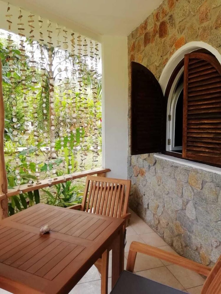 Bliss Praslin Seychelles 6/68