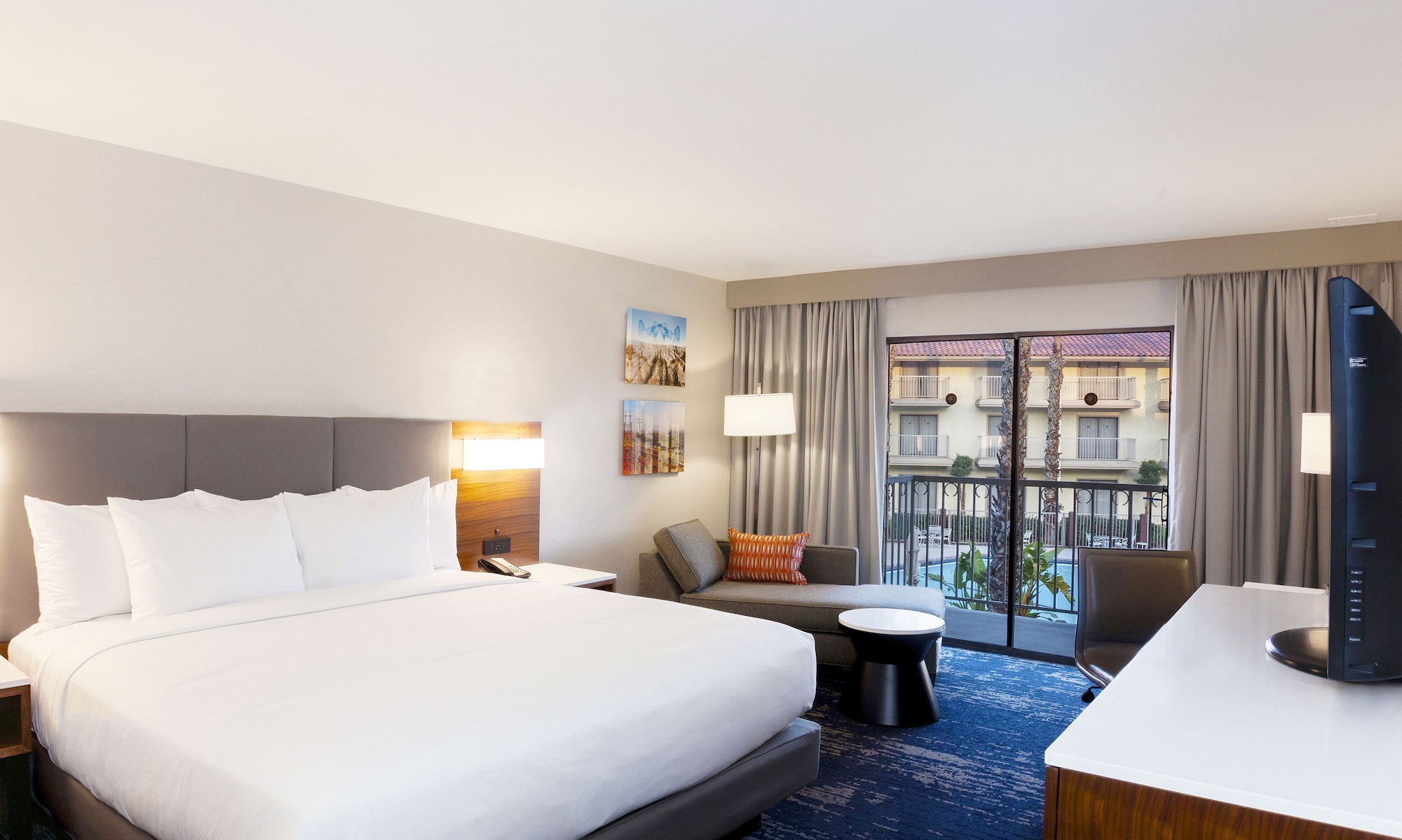 ROOM, KING BED, ACCESSIBLE