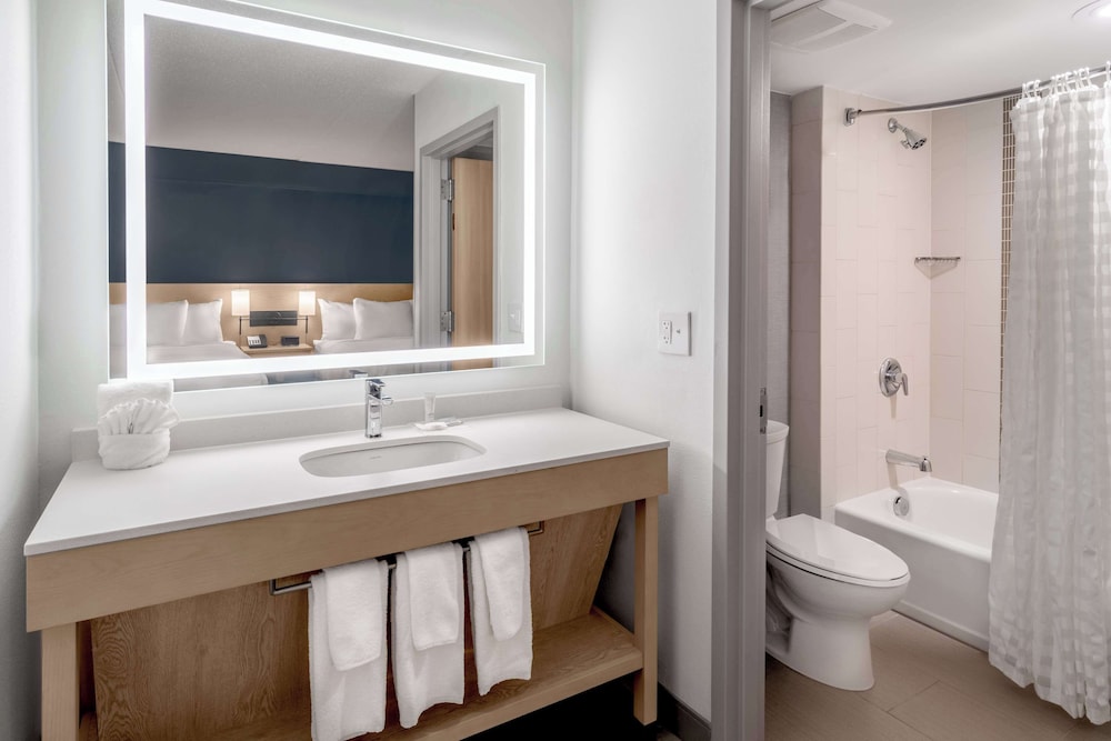 Hyatt Place Mystic 58/61