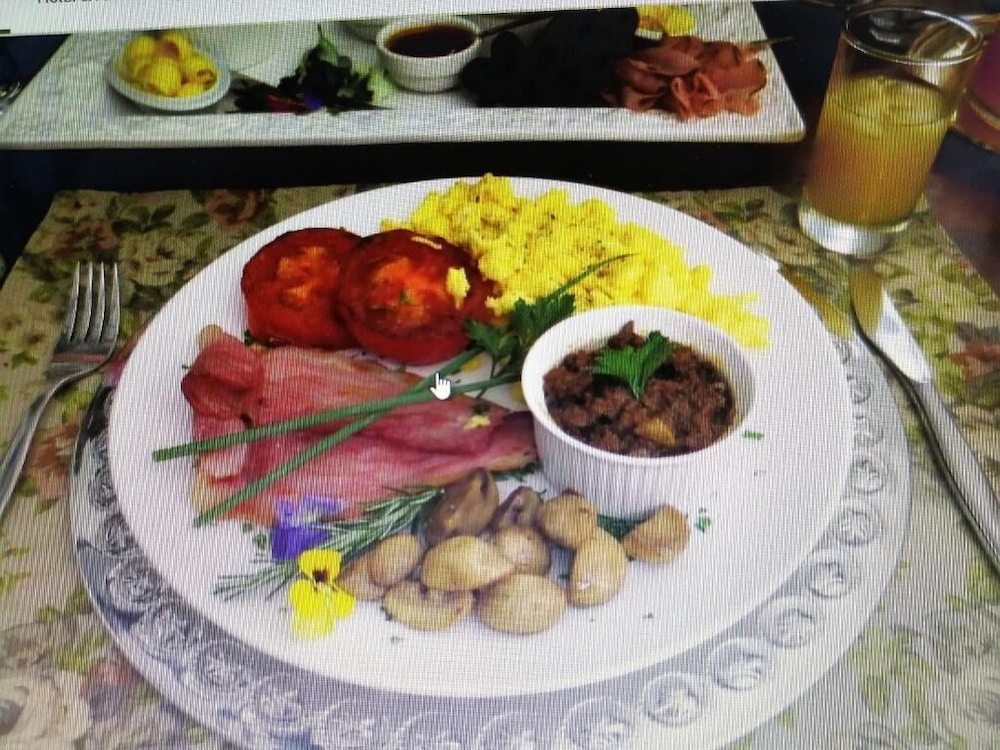 At 98 On Lynburn Guest House 22/50
