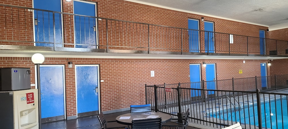 Fairview Inn Suites 21/40