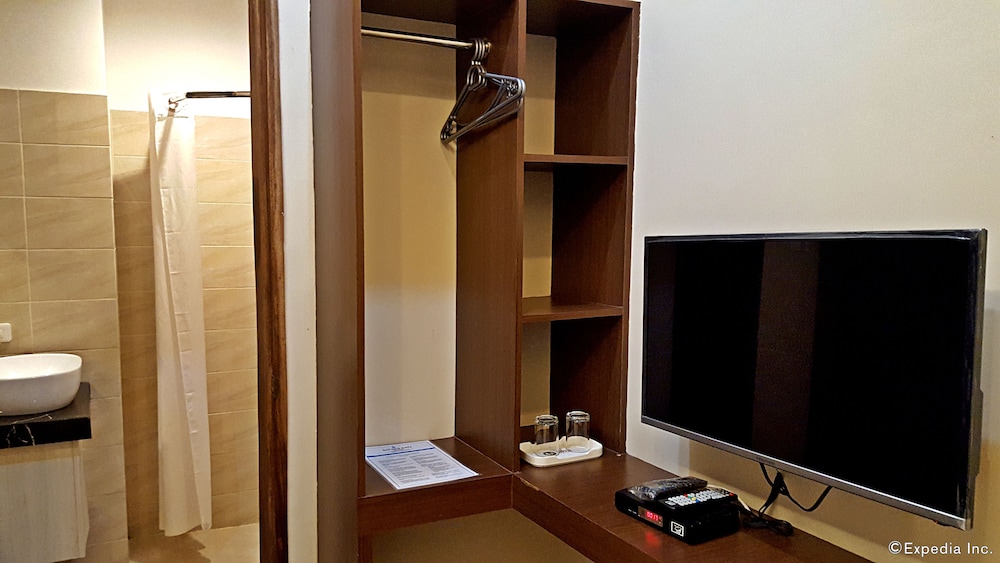 Golden Gate Suites 37/65
