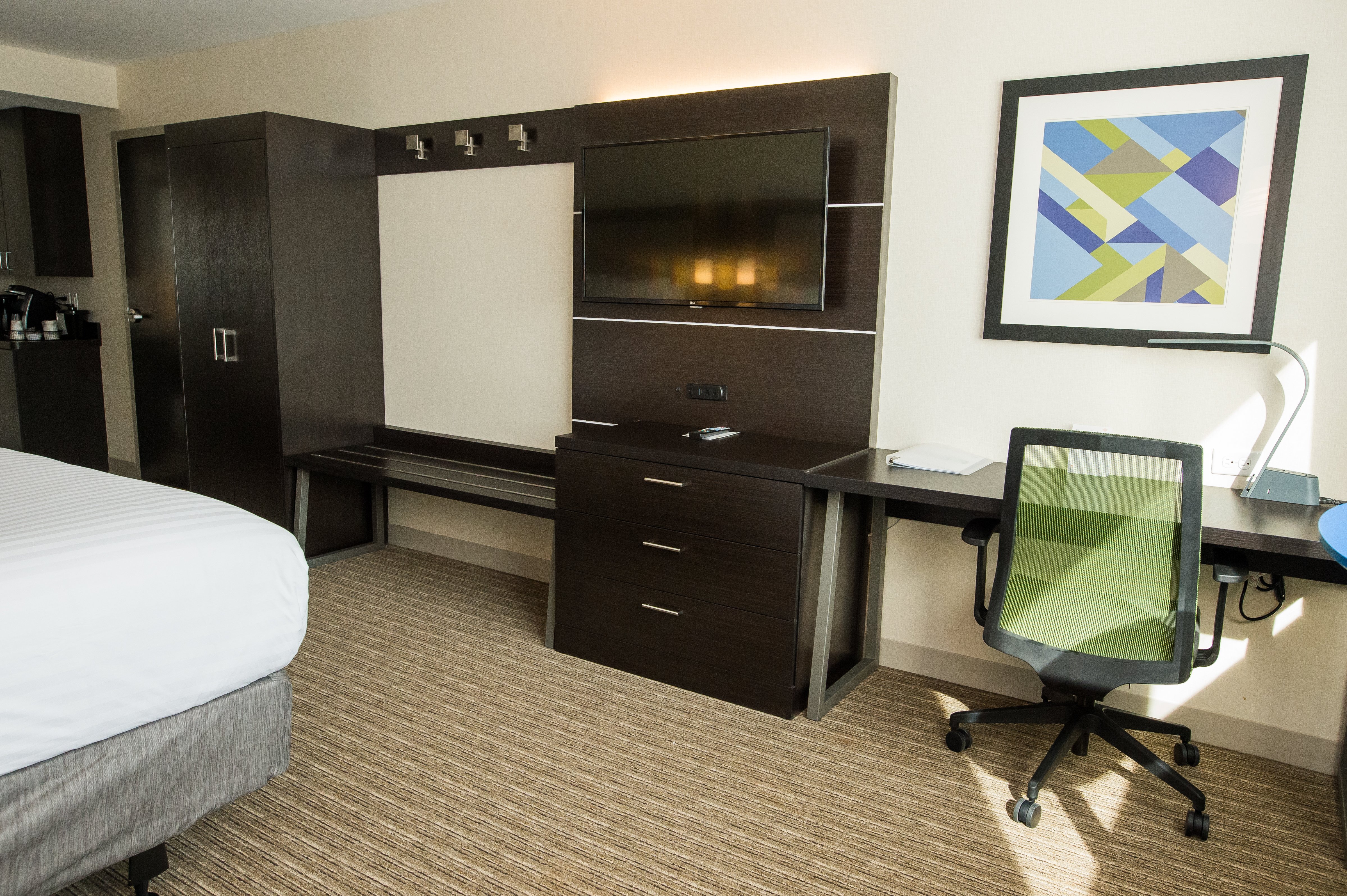 HOLIDAY INN EXPRESS & SUITES MARIETTA 8/35
