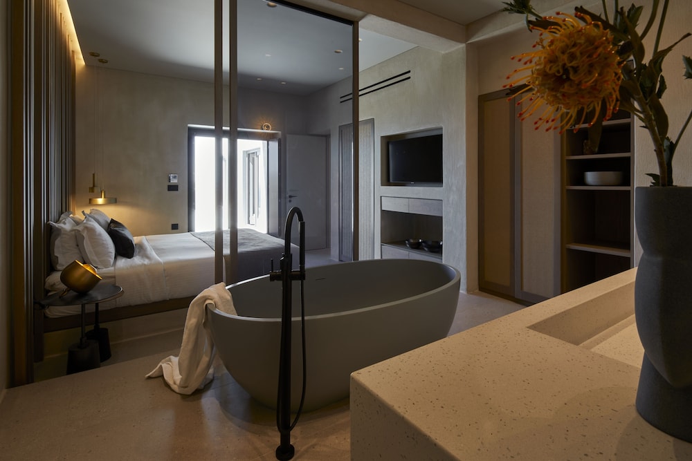 Halcyon Days Suites 21/50