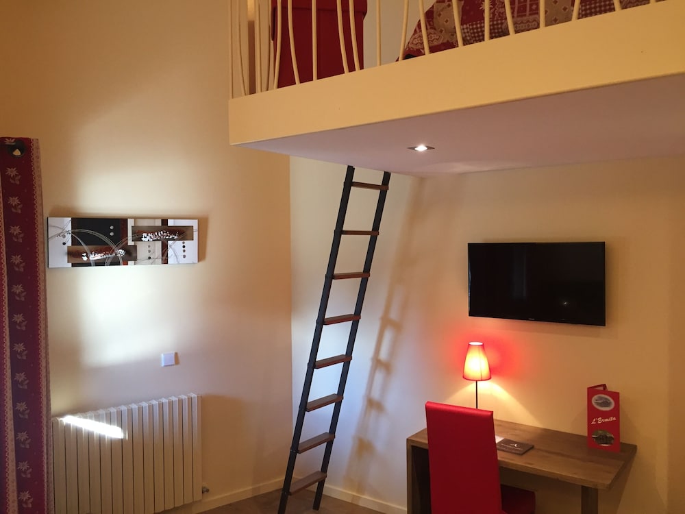 L Ermita 44/65