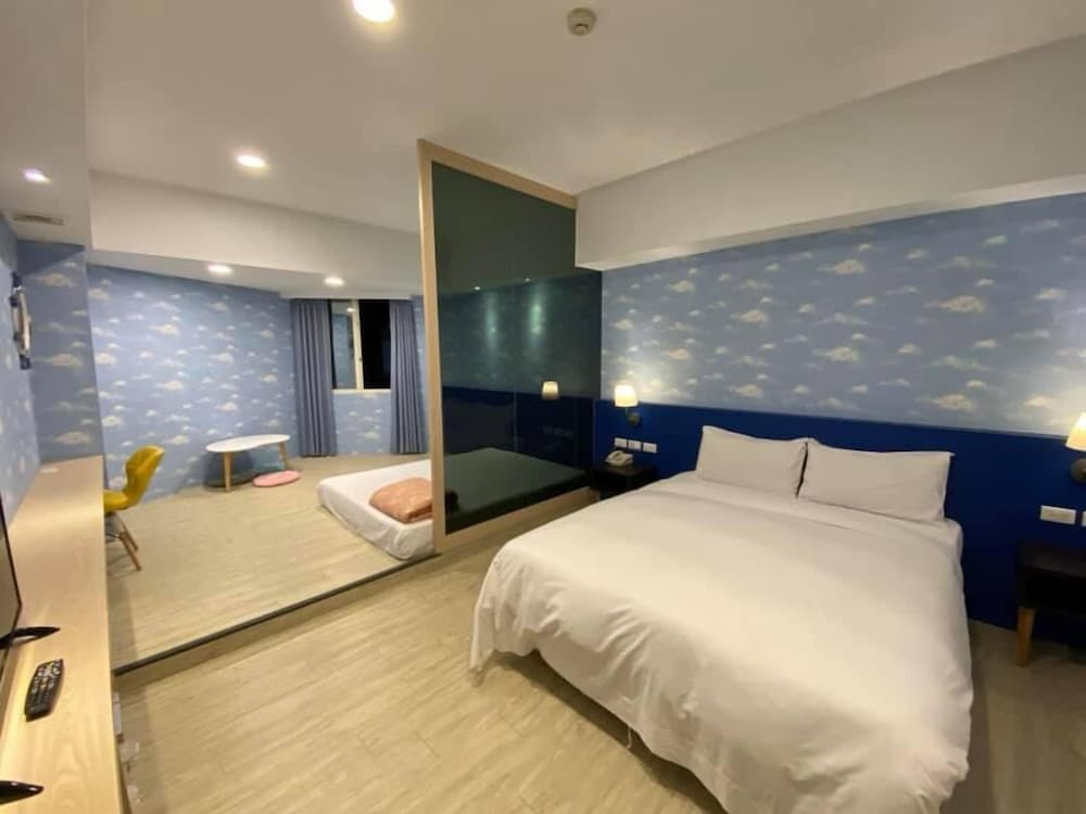 DELUXE, DOUBLE BED