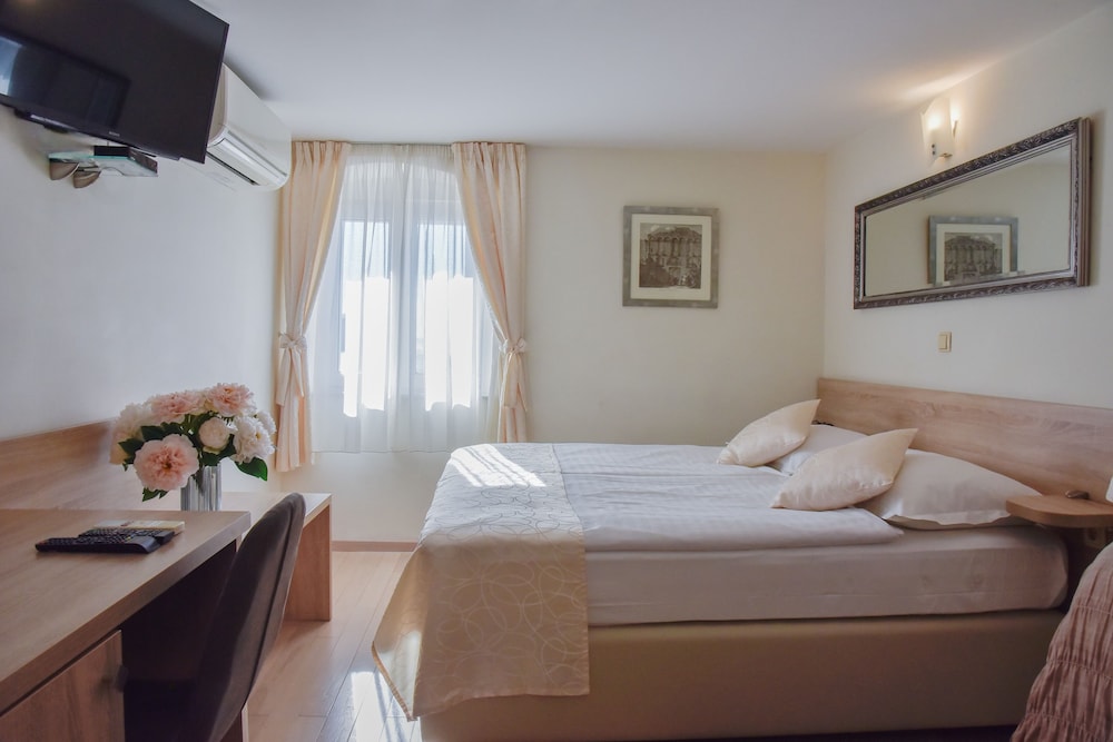 ROOM, DOUBLE BED, SEA VIEW