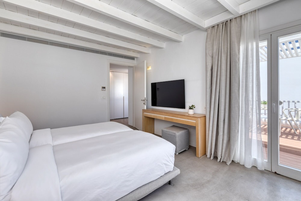 Patmos Aktis Suites And Spa 35/86