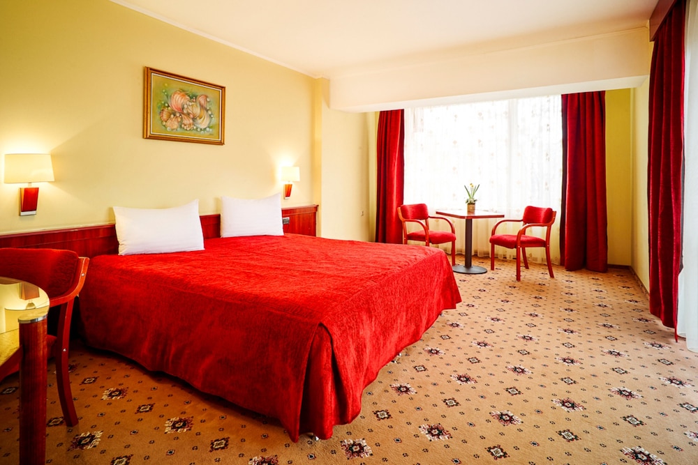 ECONOMY, DOUBLE OR TWIN BED