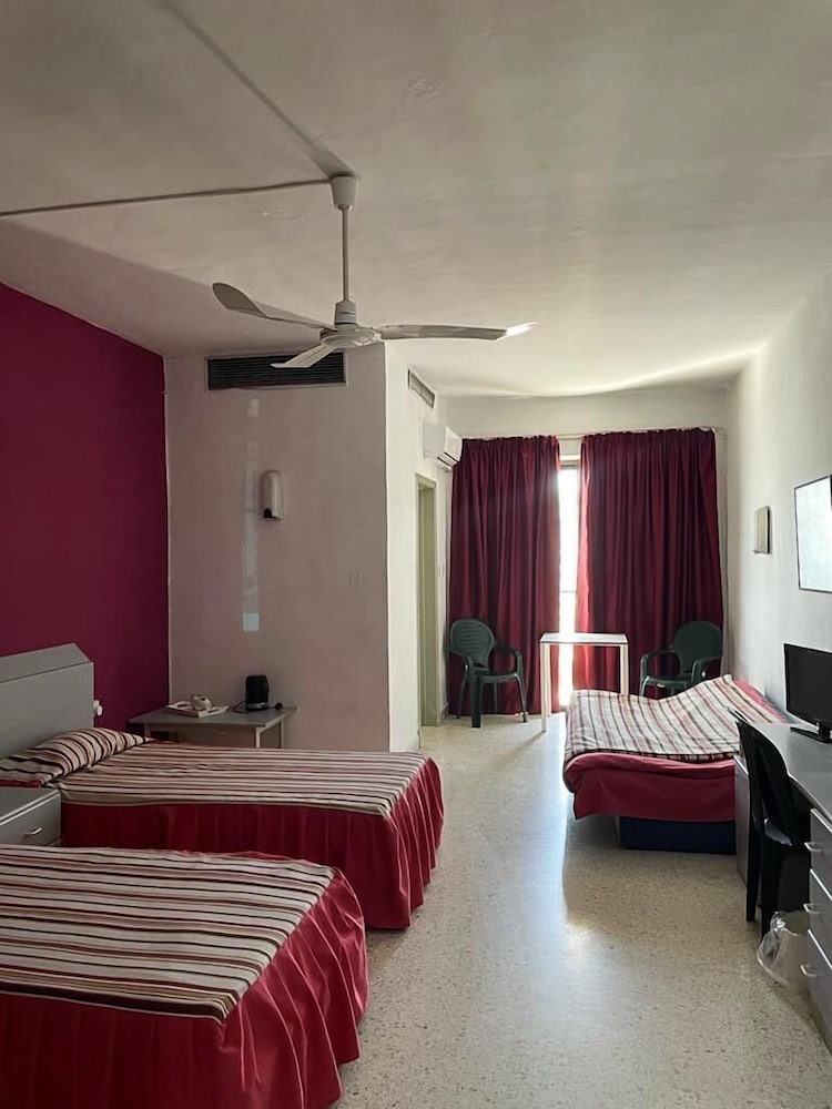 Roma Hotel 13/34