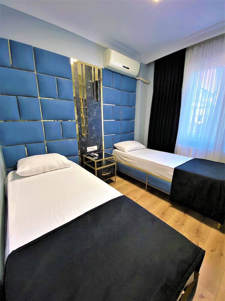 Orange Airport Hotel 10/45