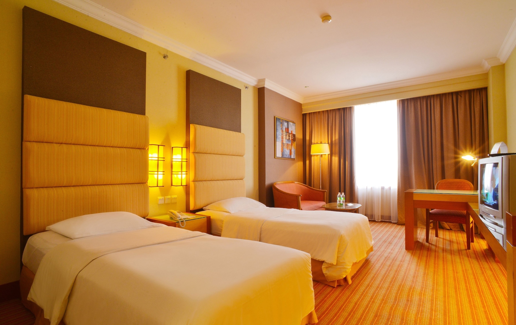 DELUXE, EXECUTIVE, TWIN BEDS