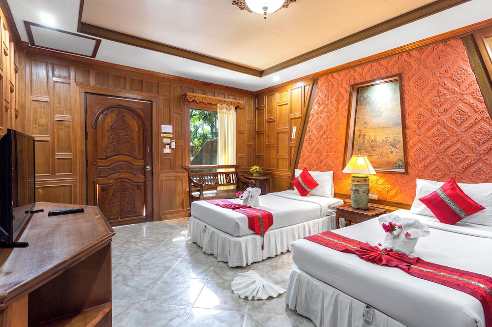 VILLA, TWIN BEDS, POOL VIEW