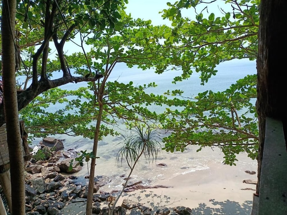 Jungle Hill Beach Bungalow 50/63