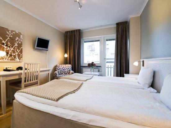 Room, Double or Twin Bed
