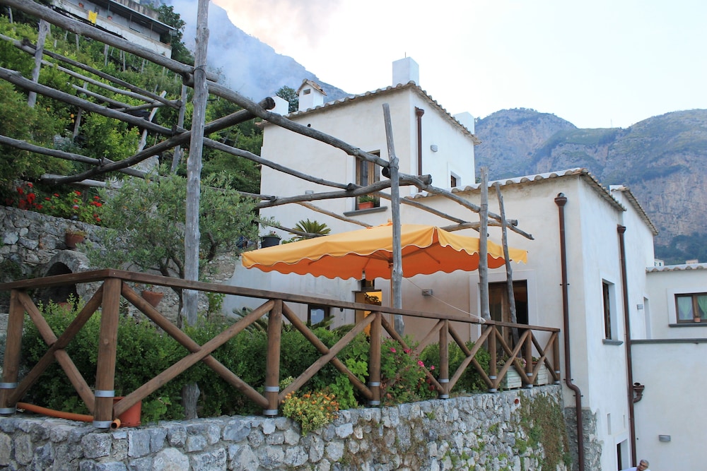 L Antico Borgo Dei Limoni 33/50