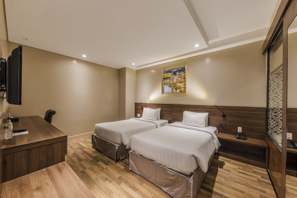 Sunflower Hotel 40/61
