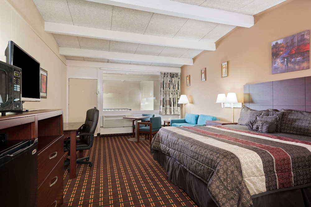 Knights Inn Fayetteville 13/23