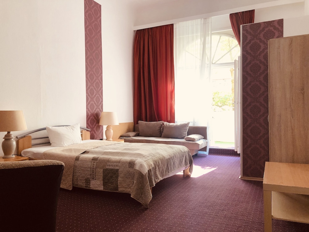 Castell Hotel 12/49