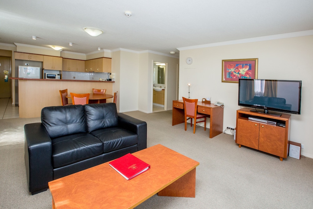 Springwood Tower Apartment Hotel 30/63