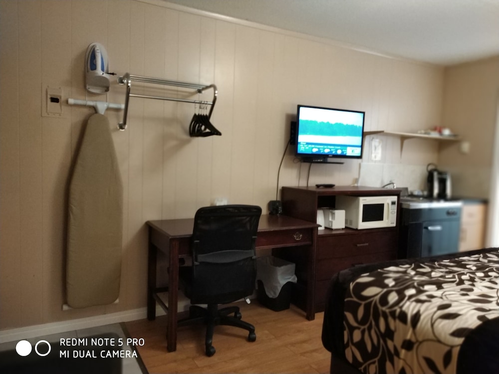 Parkway Motel & European Lodges 28/64
