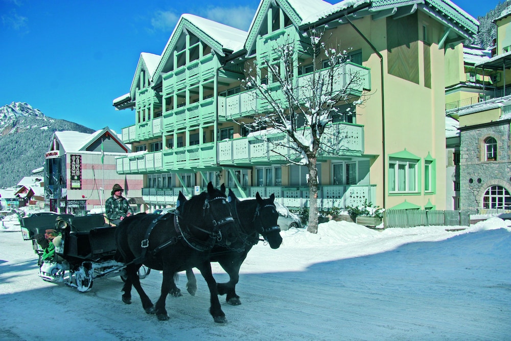 Schloss Hotel & Club Dolomiti 46/50