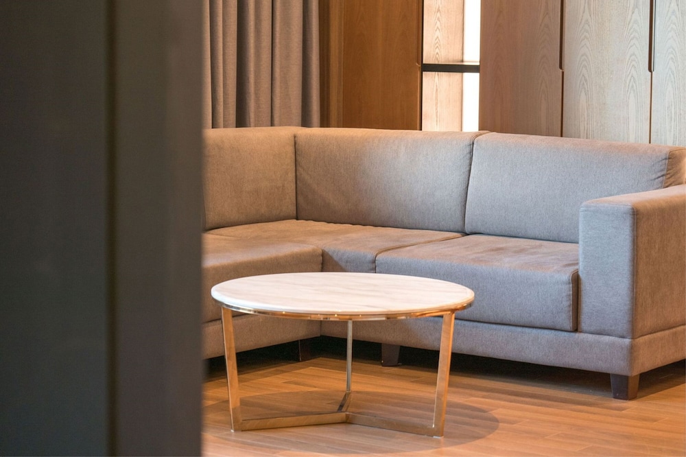 Dignity Hotel 50/70