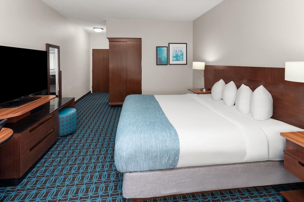 Wingate by Wyndham Oshkosh 13/51