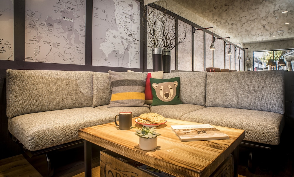 Mountain Modern Motel 45/72