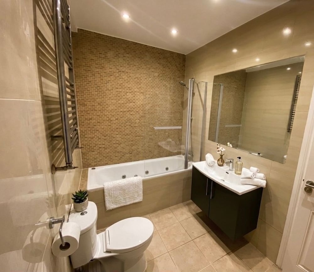 Boswell Elite Two Bed Apartment 18/19