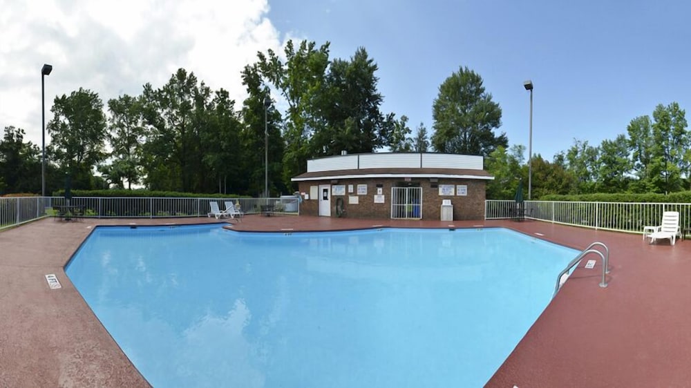 Days Inn by Wyndham - St. George, SC 1/41