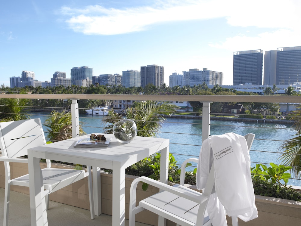 Grand Beach Hotel Bay Harbor 56/64