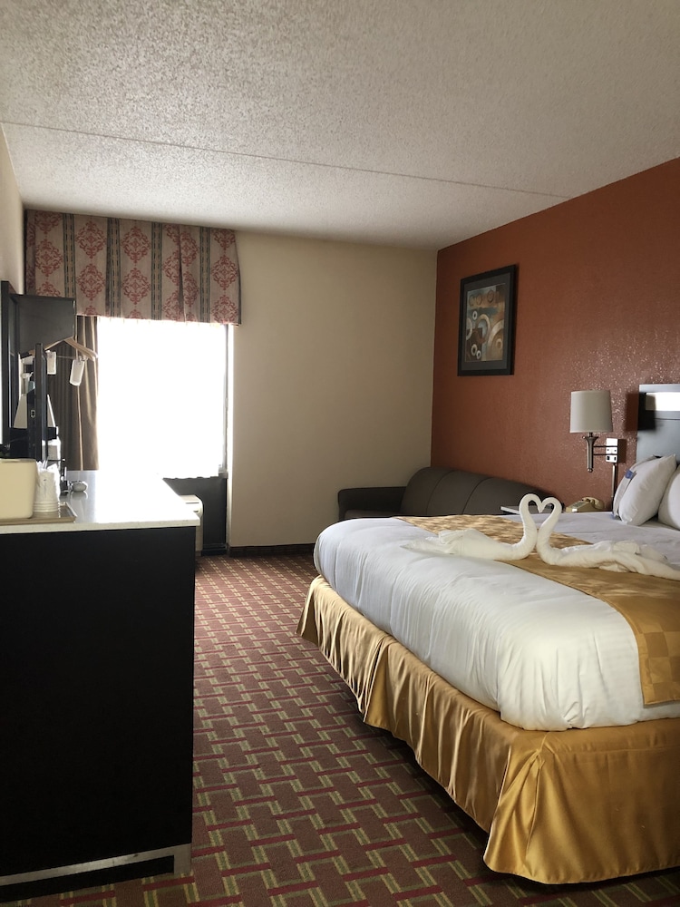 Baymont By Wyndham Cincinnati 8/39