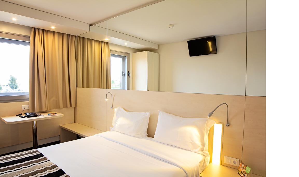 Standard, Double or Twin Bed