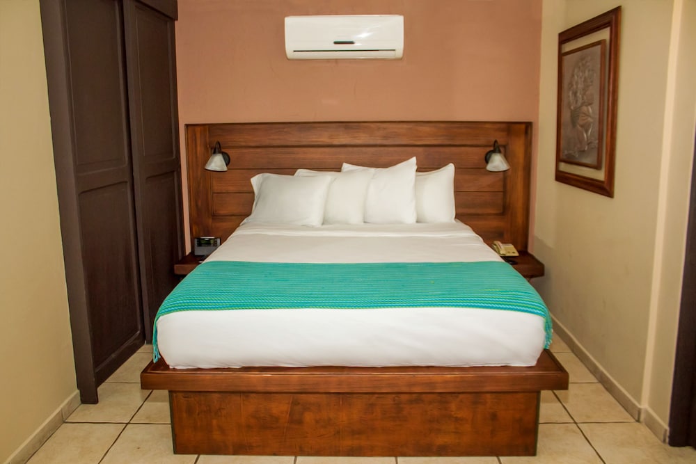La Riviera Hotel Bed And Breakfast 16/50