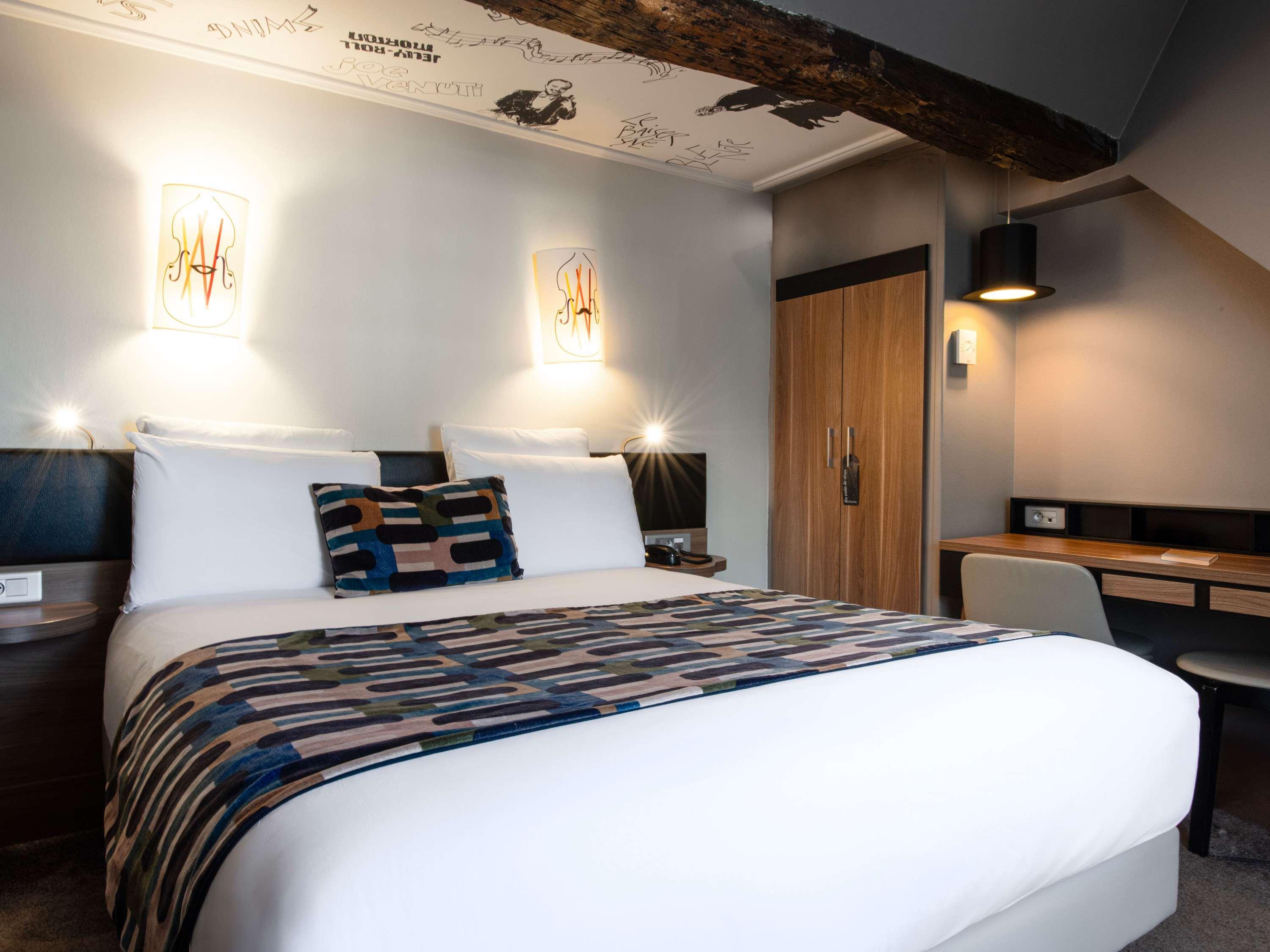 PRIVILEGE, DOUBLE BED, SOFA