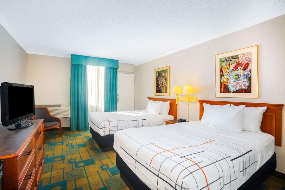 Days Inn by Wyndham Del Rio 10/55