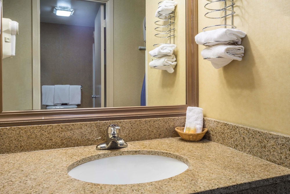 Days Inn by Wyndham Westminster, MD 19/42