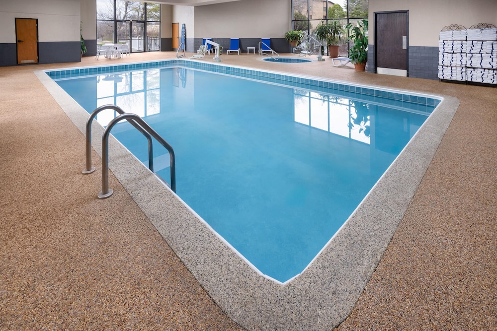 Wingate by Wyndham Cranberry 46/69