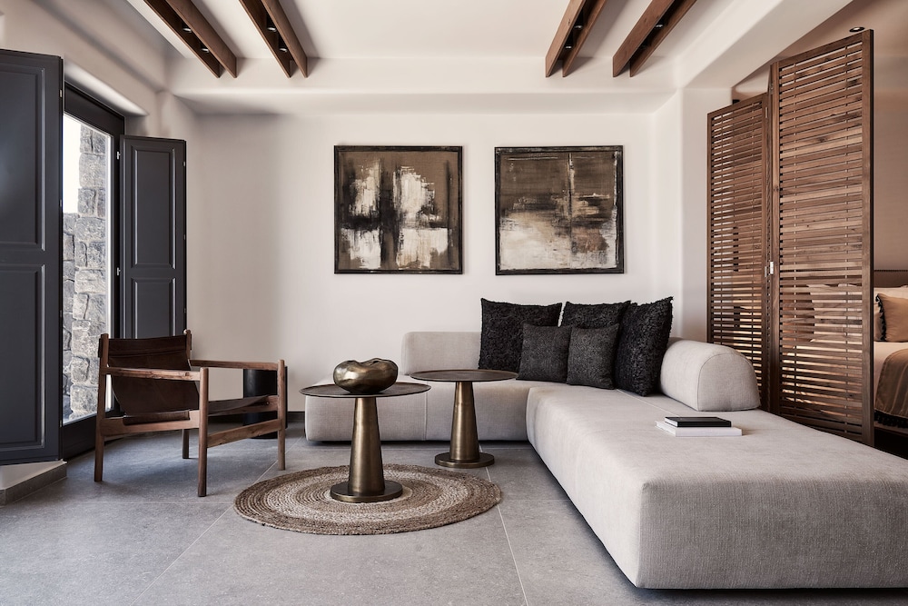 SantAnna Luxury Suites 12/37