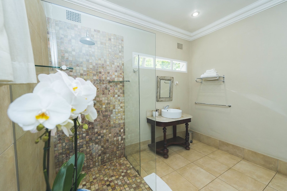 Osborne House - Guest House 26/72