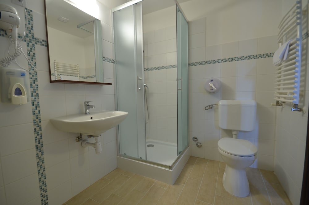 Revesz Hotel 40/42