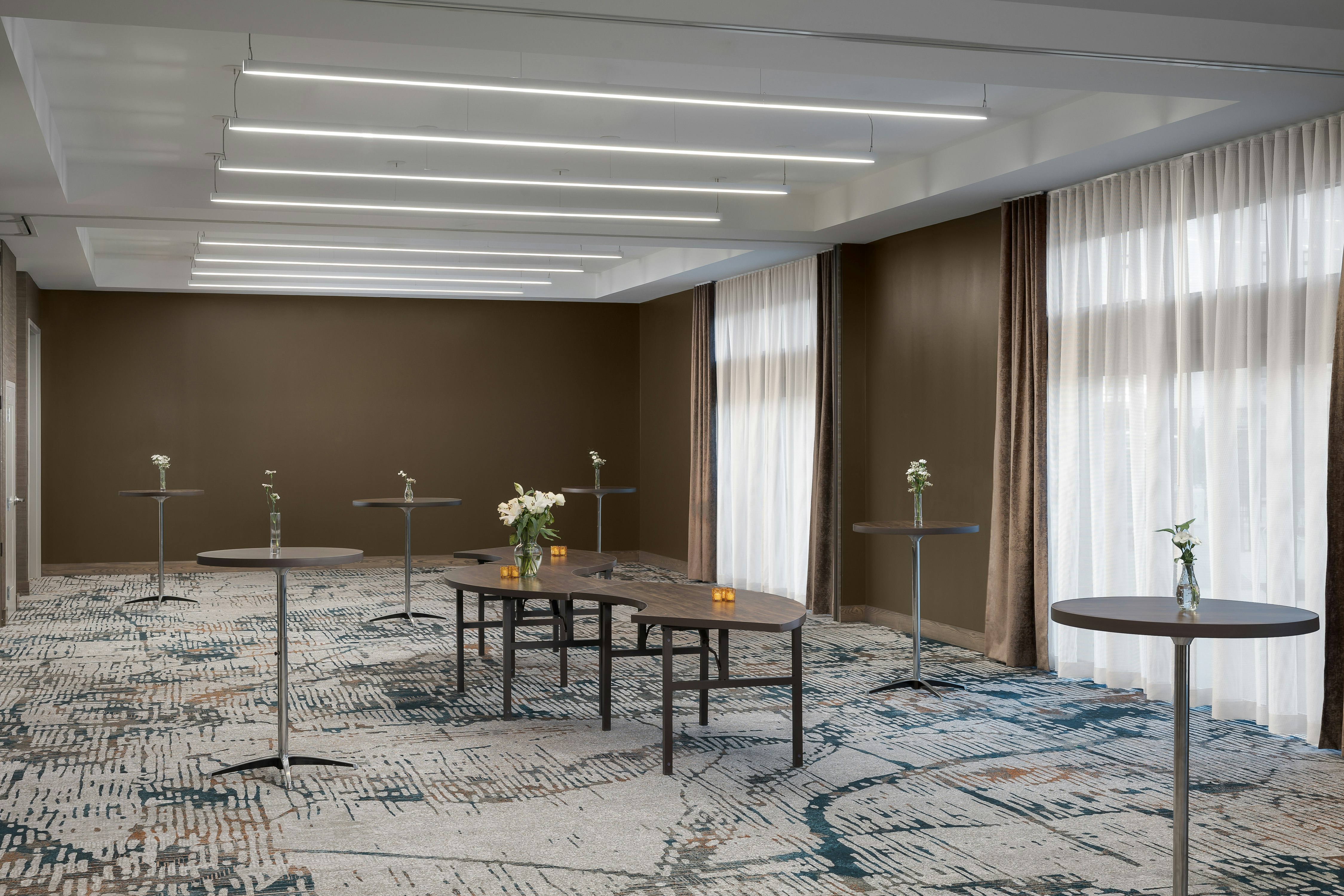 Hotel Avail Rogers, Tapestry Collection by Hilton 51/53