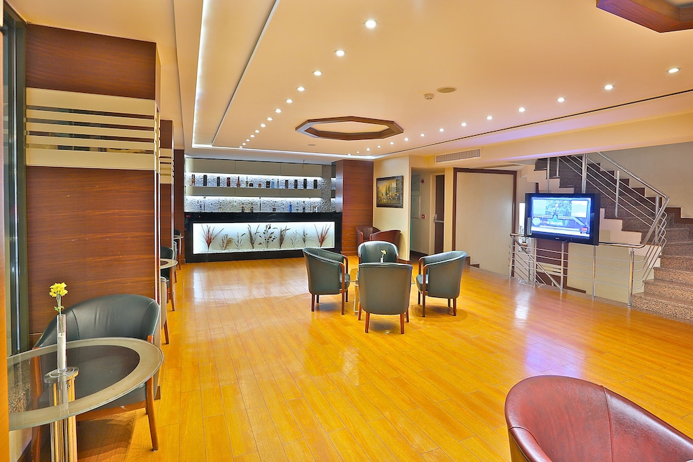 Grand Madrid Hotel 5/34