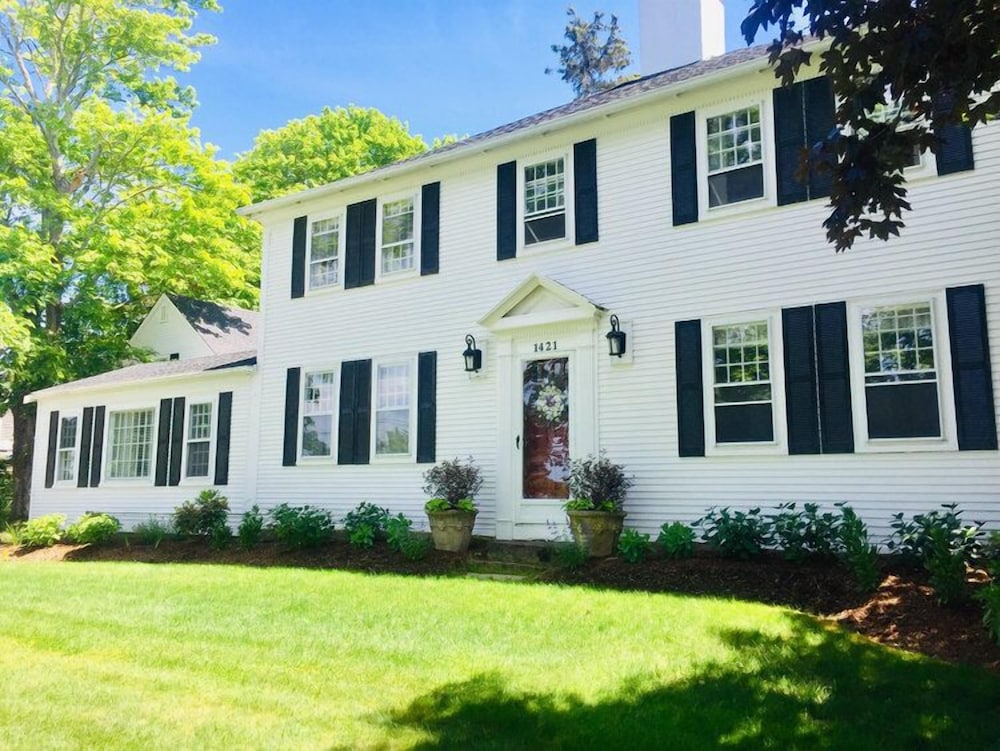 Sesuit Harbor House 41/50