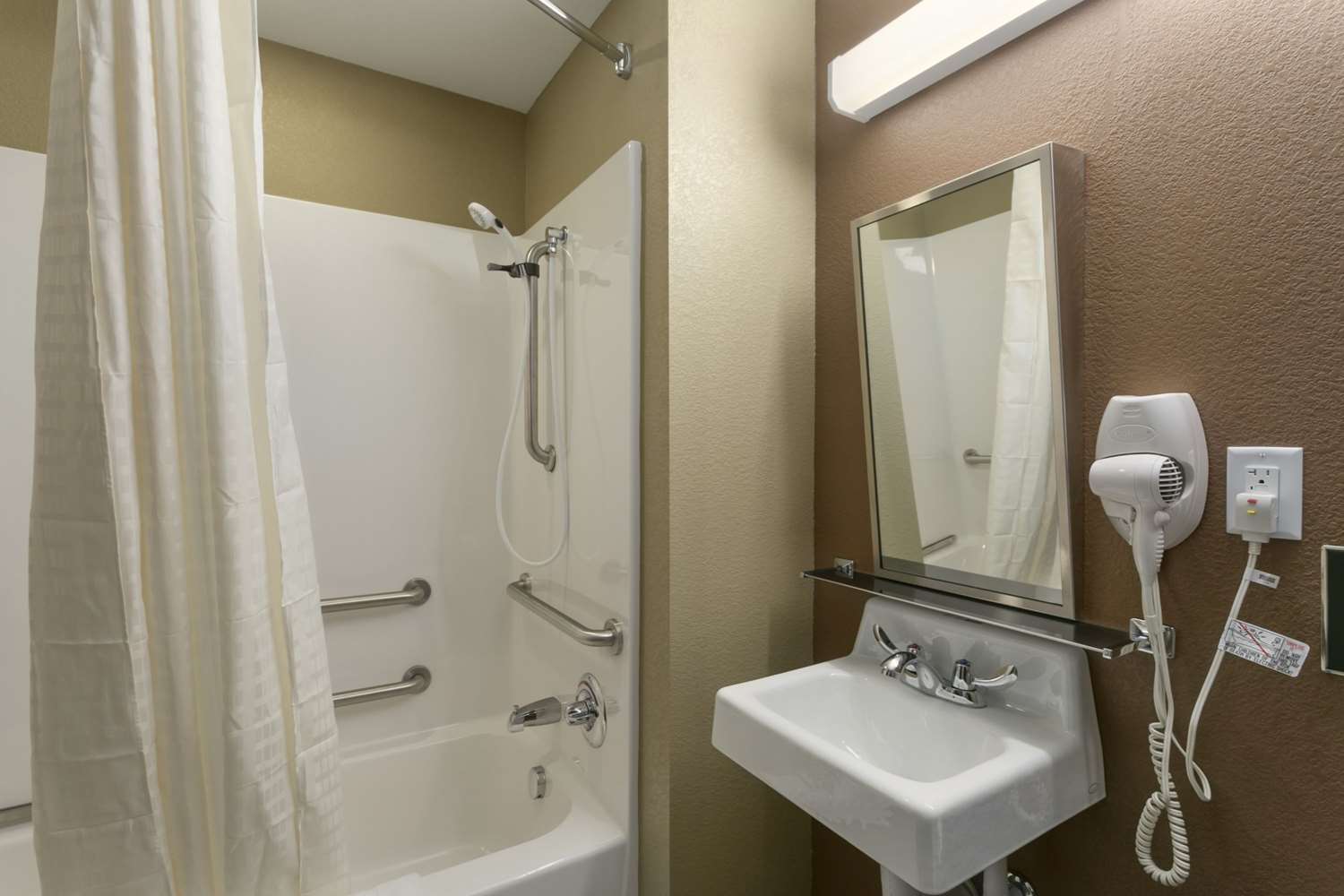 Microtel Inn & Suites By Wyndham Minot 20/20