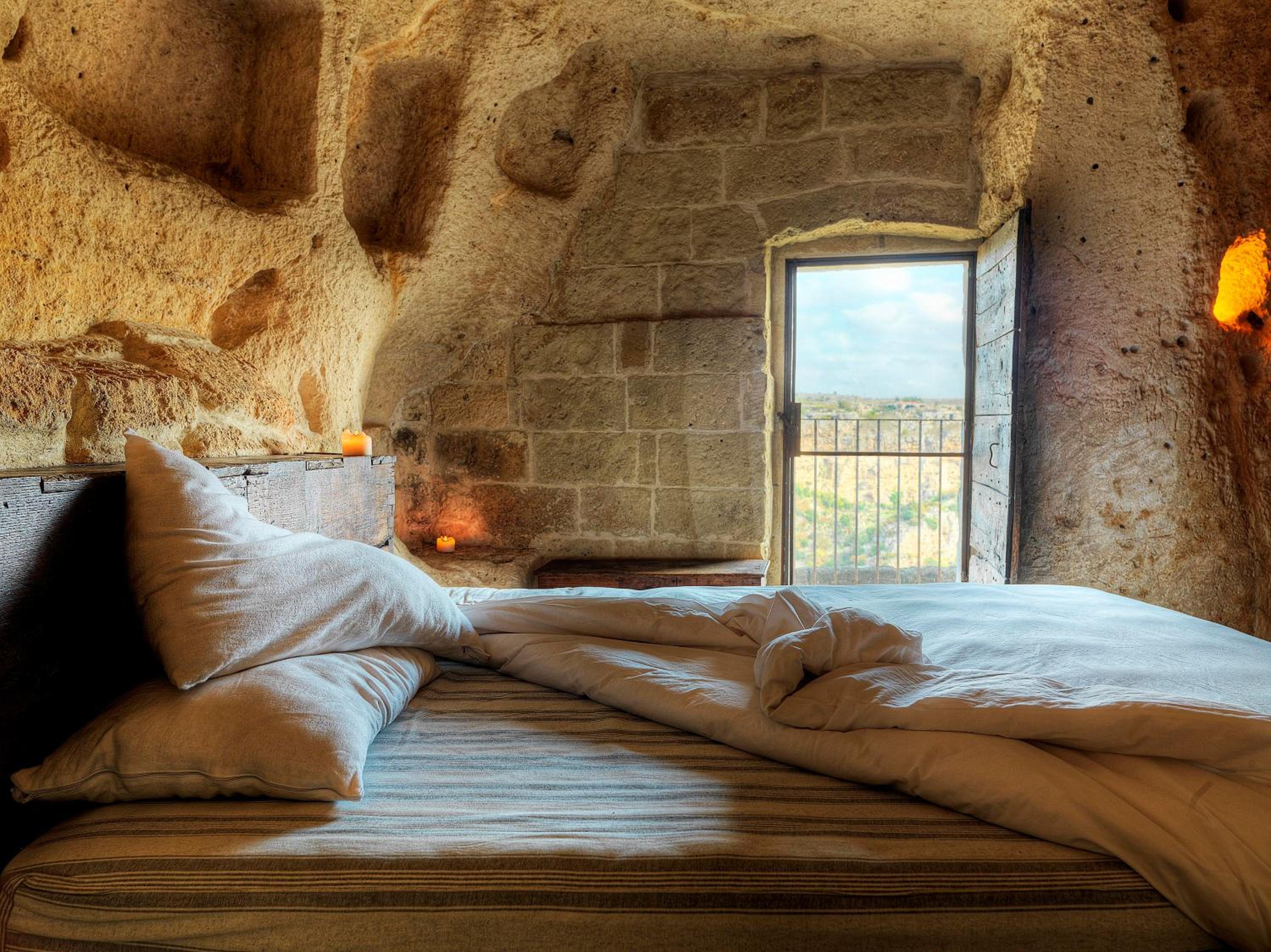 Cave, Executive, Suite, King and Twin Beds