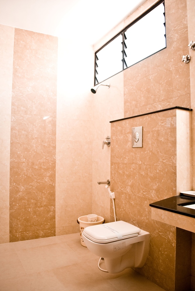 HOTEL RAJADHANE 53/53