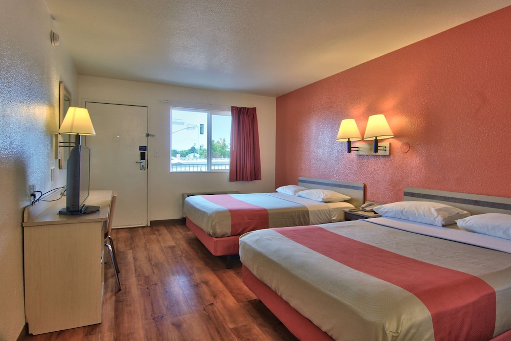 Motel6 Sacramento, CA - North 30/59